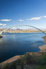 Obraz premium Theodore Roosevelt Lake Bridge in Arizona vertical photo