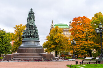 Fototapeta premium St. Petersburg, Russia - October 14, 2025: Eliseevsky trading store (store of the Eliseev merchants) on Nevsky Prospekt in autumn
