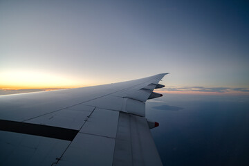 Obraz premium Golden Sunset View from Airplane Window During Mid air cruise