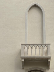 Porta murata con balconcino 