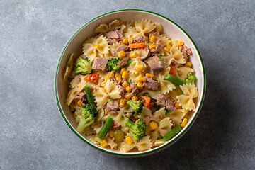 Pasta salad with tuna and vegetables