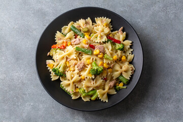 Pasta salad with tuna and vegetables