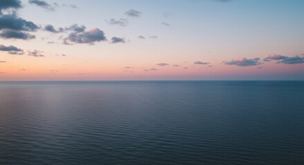 Fototapeta premium Serene Ocean Sunset with Pink and Purple Clouds