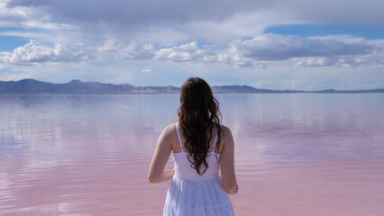 Obraz premium Young woman at Stansbury Island