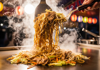 湯気立つ熱々！屋台で職人が作る本格焼きそば