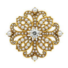 Vintage gold brooch with pearl and diamond isolated on transparent background