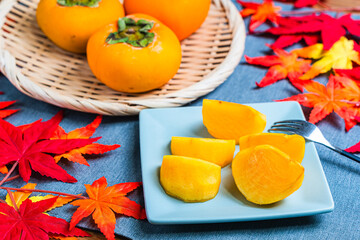 たねなし柿と紅葉の秋のイメージ