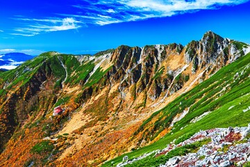 紅葉の中央アルプスの千畳敷カールと宝剣岳