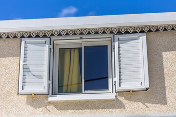 Fenêtre de maison créole 