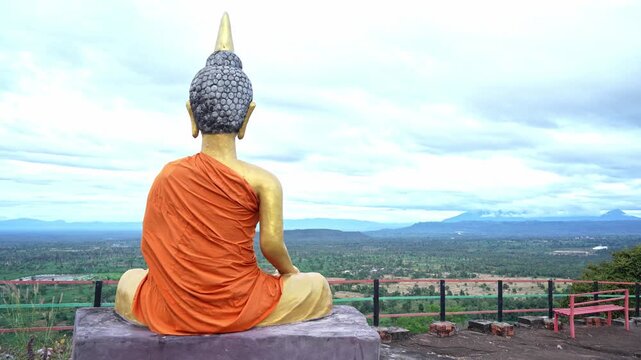 buddha statue in wat phra kaew