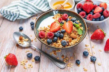 Healthy yogurt granola bowl with fresh berries