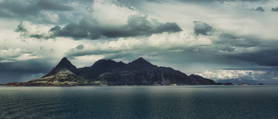 Lofoty- arktyczne lato, surowy klimat za kołem podbiegunowym © Pavlo