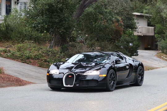 Bugatti veyron sleek sports car