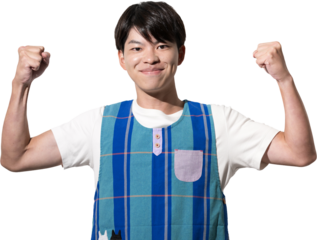 エプロンを着てガッツポーズをする男性　保育士・介護士などのイメージ　背景透明