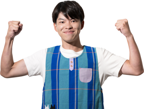 エプロンを着てガッツポーズをする男性　保育士・介護士などのイメージ　背景透明