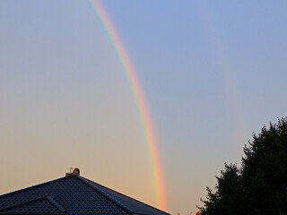 Der Regenbogen bei Sonnenaufgang