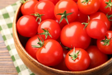 Fresh ripe tomatoes in bowl on table, closeup