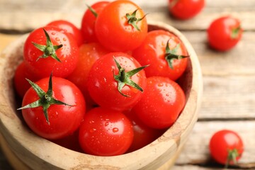 Fresh ripe tomatoes in bowl on table, closeup