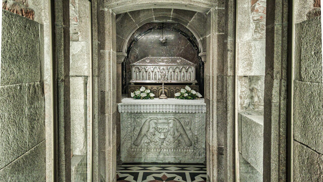 Urna con los restos del ap&oacute;stol Santiago en la catedral de Santiago de Compostela, Espa&ntilde;a