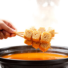 손에든뜨거운어묵꼬치