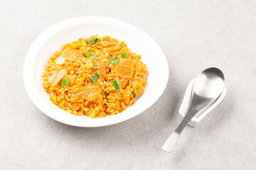 쌀밥에 김치, 야채 따위를 잘게 썰어 넣고 기름에 볶아 만든 밥.
Rice made by...