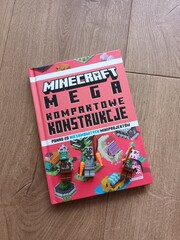Naklejka premium Minecraft Mega Kompaktowe Konstrukcje Book on Wooden Surface A guide for Minecraft building