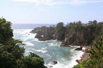 春の佐渡島。春の佐渡島。尖閣湾。尖閣湾遊歩道からの眺め。	
