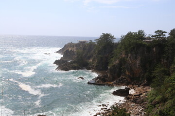 春の佐渡島。春の佐渡島。尖閣湾。尖閣湾遊歩道からの眺め。	
