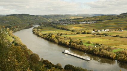 Moselschifffahrt bei Kesten, Mosel