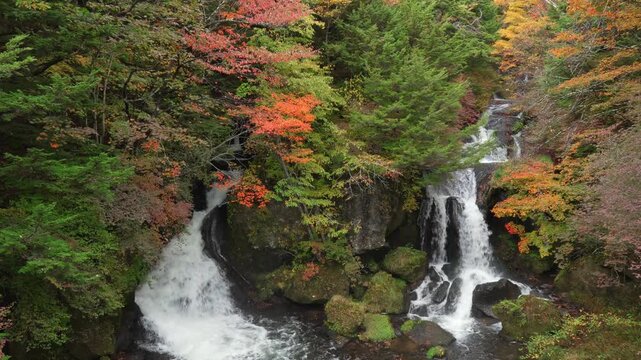 日光・竜頭の滝、紅葉初期