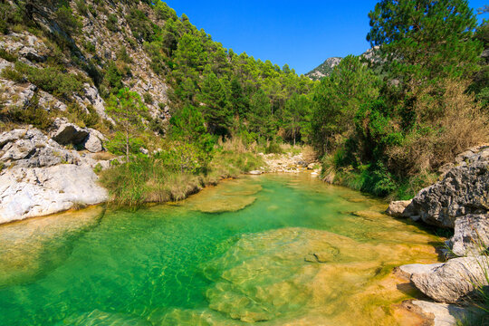 This photograph captures thebeauty of Les Pesqueres in Beceite, Teruel. The scene perfectly embodies the peaceful harmony between water, rock,and forest that defines this beautiful natural spot Aragon