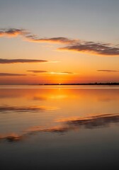 Obraz premium Serene sunset over calm waters reflects the vibrant sky in a mesmerizing scenic landscape