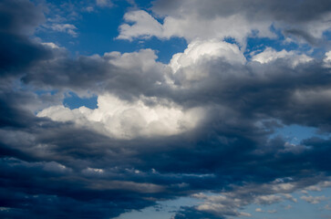 Obraz premium Nubes sobre el mar Mediterráneo frente a la costa de la Pobla de Farnals, Valencia