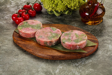 Raw Tuna medallion with broccoli