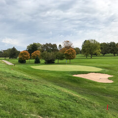 Fototapeta premium Golf Course in the Fall with Autumn Colored Leaves