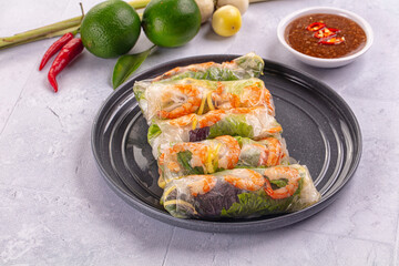 Vietnamese spring roll with prawn