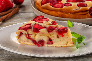 Strawberry pie tart served mint