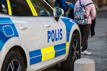 Policja szwedzka - radiowóz na patrolu w mieście.  © FotoDax