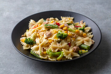 Pasta salad with tuna and vegetables