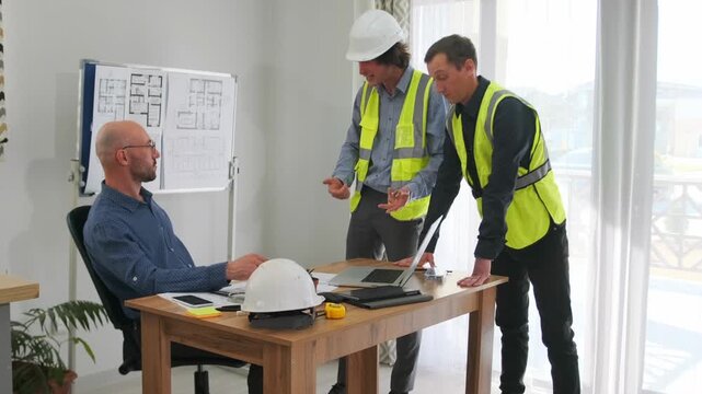construction meeting highlights, project briefing with contractors and staff, safety and planning discussion at construction site, project manager discusses schedule with workers and safety team
