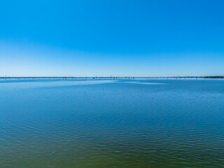 Obraz premium Clear Skies over Lake Mulwala and the dead River Gum trees