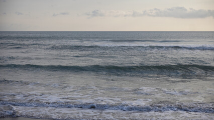 Naklejka premium waves on the beach