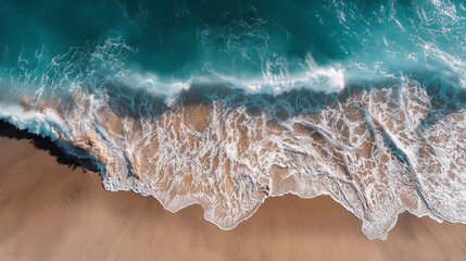 Fototapeta premium 青い海と白い波が織りなす砂浜の風景、自然が創り出すリズムと調和の絶景空撮写真素材｜海岸線、波打ち際、南国、ドローン、風景、空撮、癒し、穏やか