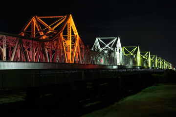 ライトアップされたトラス橋（長生橋・新潟県
長岡市）