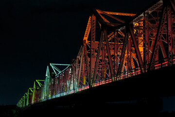 ライトアップされたトラス橋（長生橋・新潟県
長岡市）