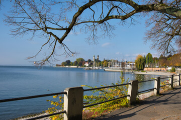 Bodensee, Herbst an der Promenade von Friedrichshafen