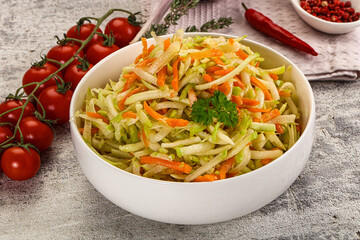 Vegan salad with kohlrabi and carrot
