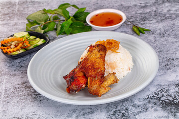 Spicy roasted chicken wing with rice