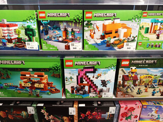 Naklejka premium Zvyagel, Ukraine - October 15, 2025: LEGO Minecraft building sets displayed on store shelf, showcasing various themes and characters, perfect for creative play and imaginative adventures