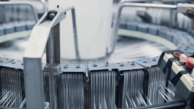 Operation of a flat-slot extruder in the production of polypropylene bags.